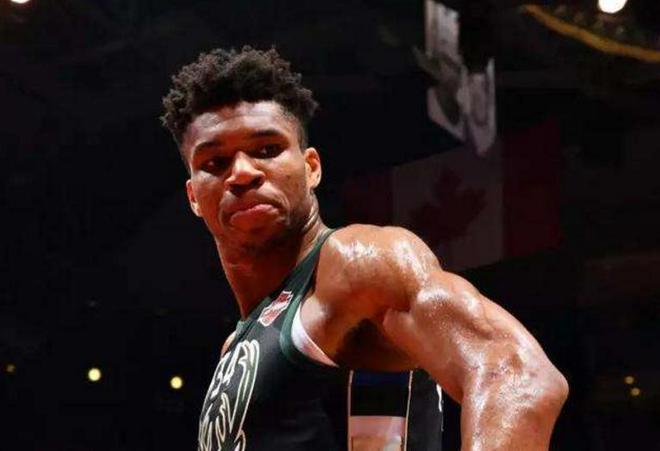 雷霆轻取深圳队，字母哥关键制胜