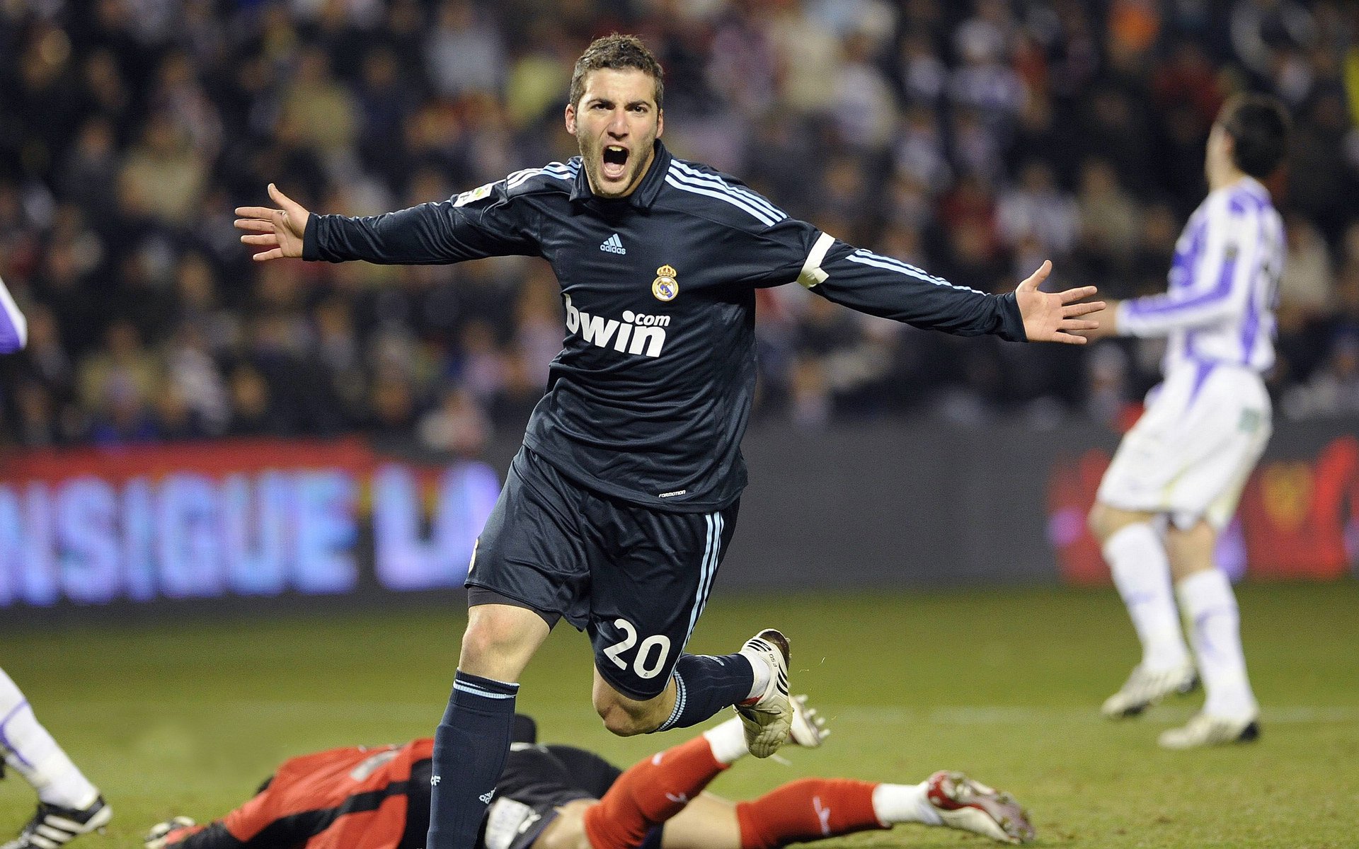 NBA季后赛之夜，哈弗茨让比赛提前失去悬念