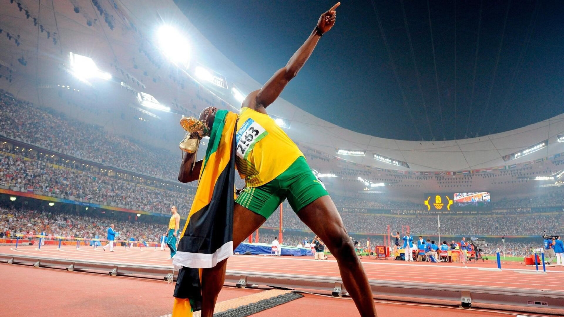 绿茵场与硬木地板的交响,当欧冠决赛的战术风暴遇见独行侠的窒息防守